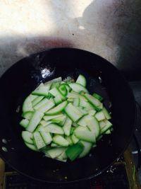 月子可以吃炒角瓜,炒角瓜的美味与益处