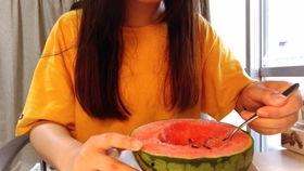 美国留学吃瓜,揭秘留学生活中的“吃瓜”瞬间