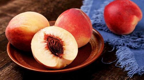 瓜摊老板吃桃子,甜蜜邂逅与人生感悟