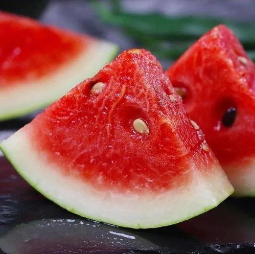 搜索吃瓜的照片,吃瓜群众视角下的欢乐瞬间