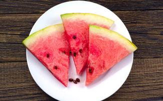 吃瓜发黄能吃吗,还能安心食用吗？揭秘瓜果变质的真相