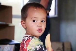 孩子安静吃瓜,宝贝静享瓜果时光