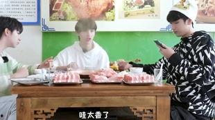 军训吃瓜吃到自己头上