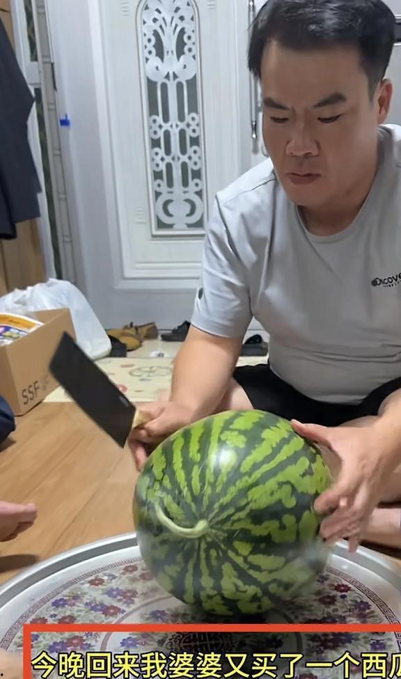 韩国吃瓜人,吃瓜人生，娱乐至上的社会现象解析