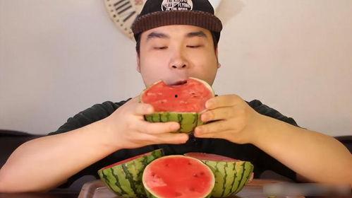 韩国吃瓜人,吃瓜人生，娱乐至上的社会现象解析