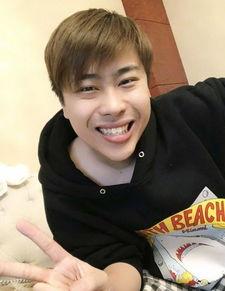 女朋友玩吃瓜游戏,与女友共度欢乐的吃瓜时光