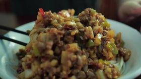 维族大叔吃瓜,传统与创新的完美融合