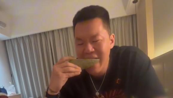 吃瓜鬼脸视频,网络红人的搞笑瞬间