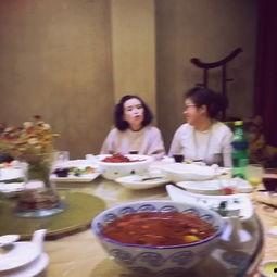 姐妹聚餐吃瓜文案,共享八卦时光