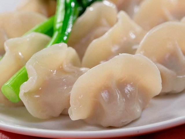 吃腊瓜饺子视频,传统美味，冬日里的温馨滋味